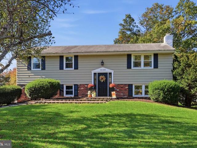 1332 Meadow Ln, Perkasie, PA 18944
