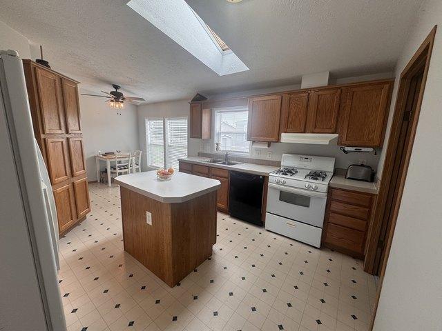 1332 Heritage Ct, Grass Lake, MI 49240