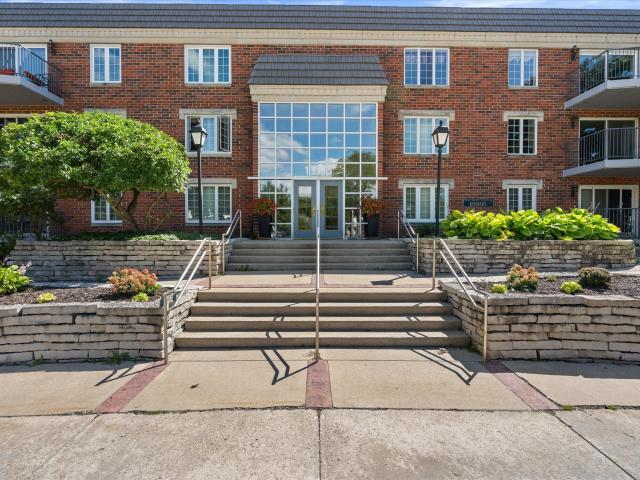 13335 Watertown Plank Rd, Unit 105
