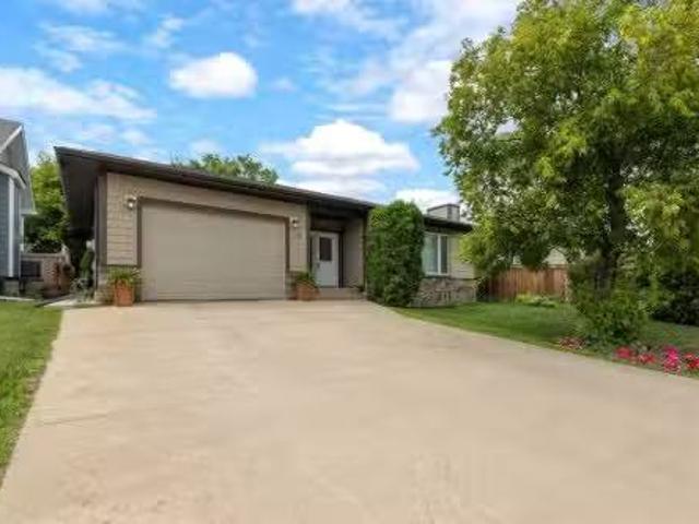 133 Clenell Crescent, Fort Mcmurray, AB, T9K 1L1 house for s.