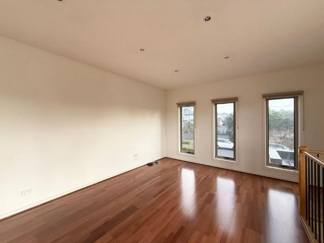 1/33 Elsey Road, Reservoir VIC 3073