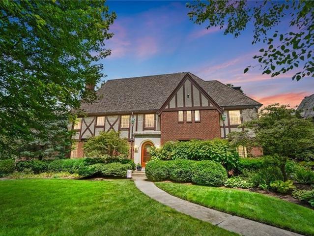 133 W Hadley Rd, Oakwood, OH 45419