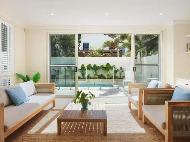 1/33 Hughes Avenue, Main Beach, QLD 4217