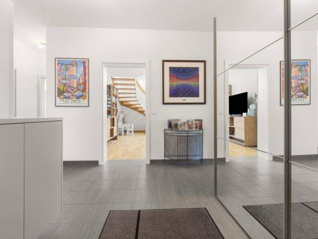 133 m² Dachgeschoß Maisonette in Viktring | Terrasse, Weitblick, Natur, XXL TG Platz & 2 Stellplätze inklusive