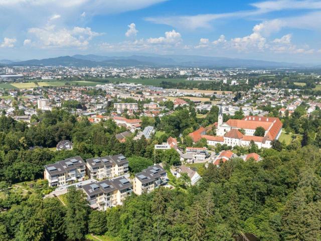 133 m² Dachgeschoß Maisonette in Viktring | Terrasse, Weitblick, Natur, XXL TG Platz & 2 Stellplätze inklusive