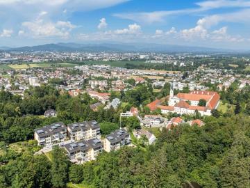 133 m² Dachgeschoß Maisonette in Viktring | Terrasse, Weitblick, Natur, XXL TG Platz & 2 Stellplätze inklusive