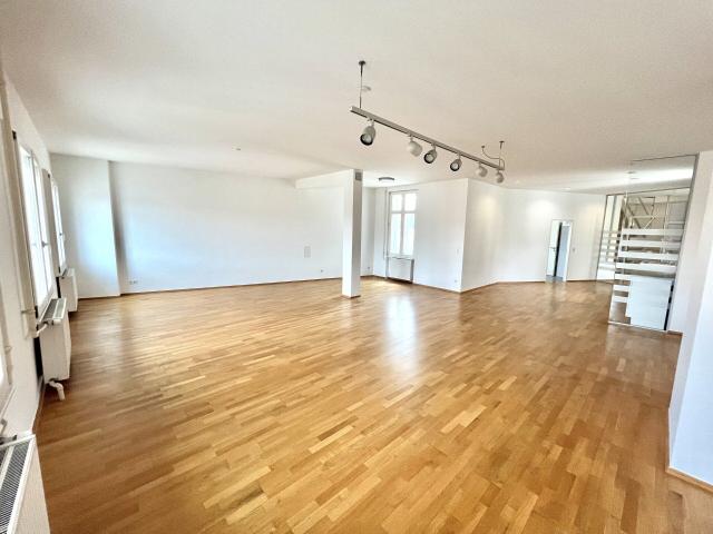 133 m² LOFT Wohnung in schönem Altbau mit neuer Küche in 1170 Wien zu mieten!
