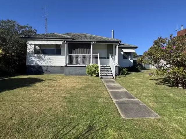 133 Macquarie Avenue, CESSNOCK House for rent Listed by Shell.