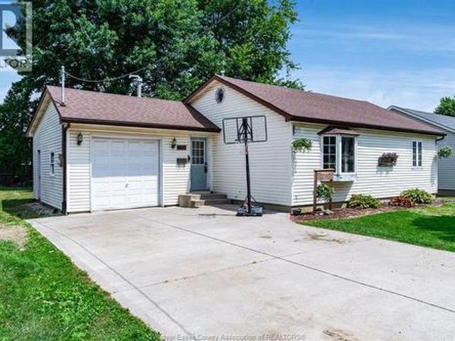 133 Maidstone Avenue East, Essex, ON, N8M 2J6 house for sale | Listing ID 26019 | Royal LePage