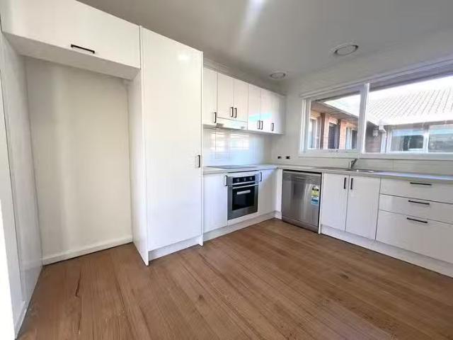1/33 Roberts Road, Airport West, VIC 3042