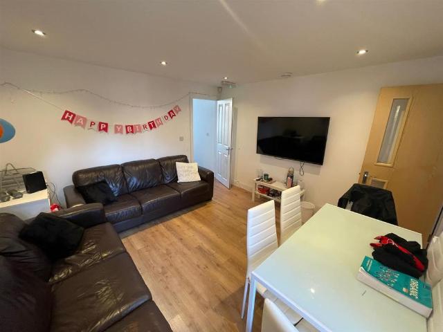 133 Warwards Lane, Stirchley, B29 7QX, United Kingdom | 6 bed townhouse for rent #71326334 | Rentberry