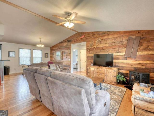 133 Underburg Lane
