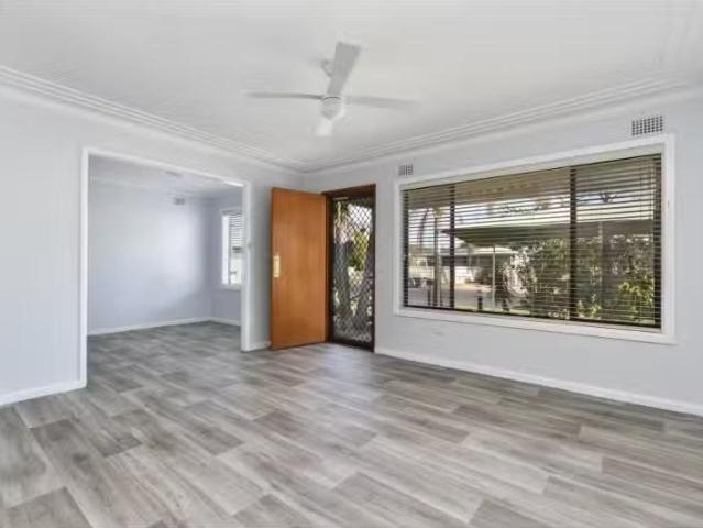 133A Bourke Road, Umina Beach House for rent Listed by Proper.