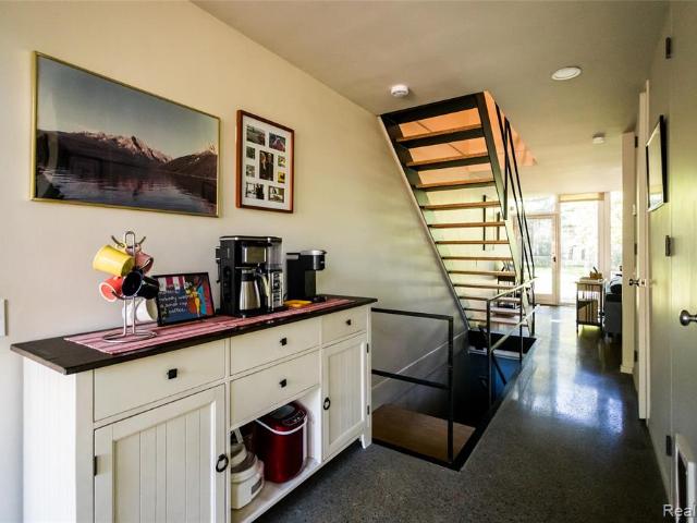 1344 Nicolet Place