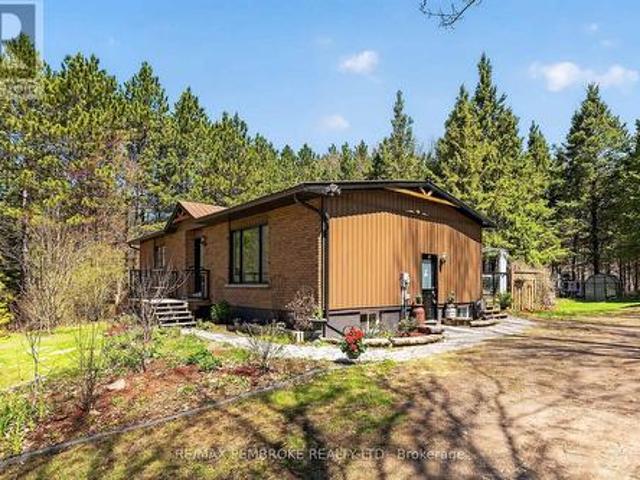 1346 Station Hill Road, Laurentian Valley, ON, K8A 6W7 house for sale | Listing ID X13139 | Royal LePage
