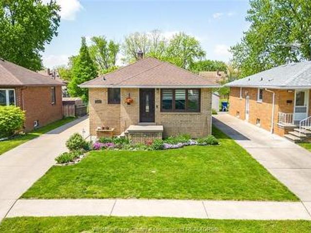 1347 Bernard Road, Windsor, ON, N8Y 4K2 house for sale | Listing ID 26010 | Royal LePage