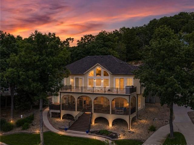 1348 Palisades Dr, Four Seasons, MO 65049
