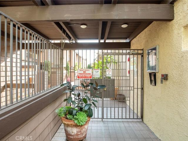 1349 N Columbus 16