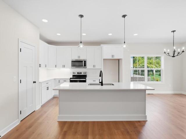 1349 Kensington Cir
