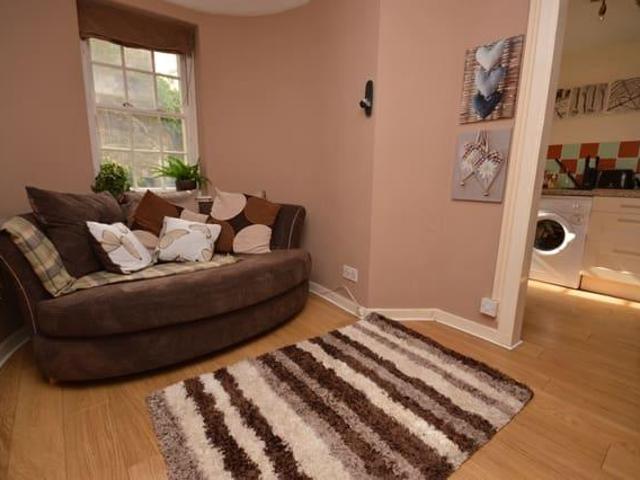 1340L West Bow, Edinburgh, EH1 2JP 3 bed flat to rent £2,175 pcm £502 pw