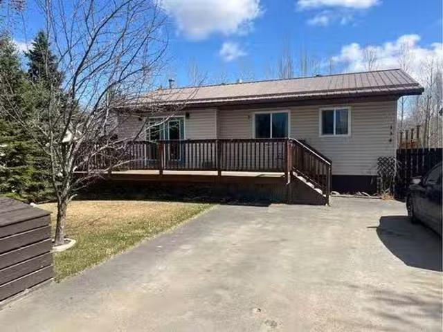 134 4 Street East, St. Walburg, SK, S0M 2T0 house for sale.