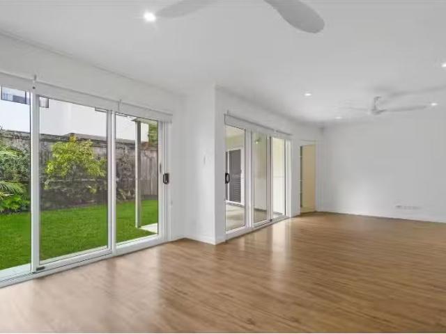 13/4 Border Dr N, Currumbin Waters House for rent Listed by P.