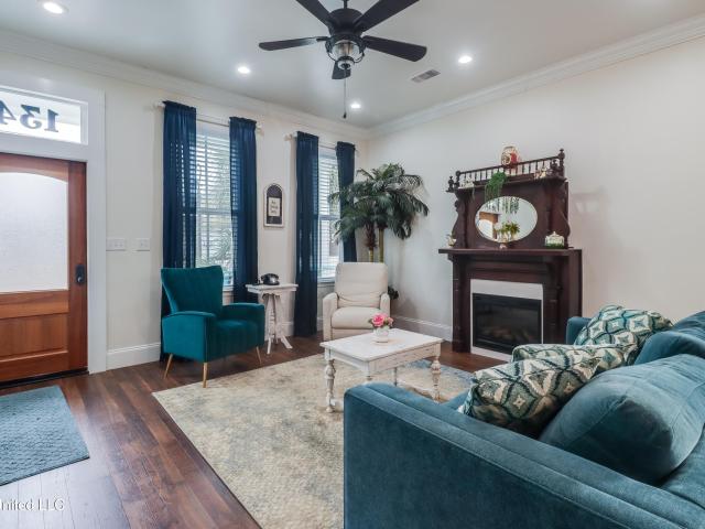 134 Demontluzin Avenue