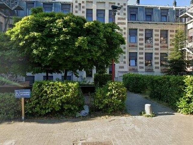 134 m2 apartment for rent in Charleroi