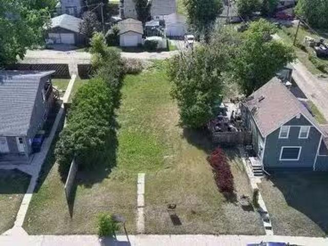 134 Park Street, Brandon, MB, R7A 5M2 vacant land for sale.