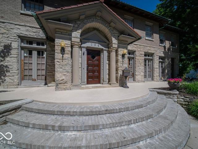 134 Ulen Boulevard