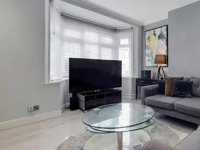 134 Varley Road, Custom House, London, E16 3NS, United Kingdom | 3 bed townhouse for rent #139403019 | Rentberry