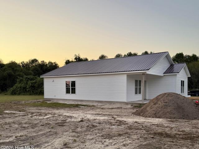 1355 Roosevelt Spain Road
