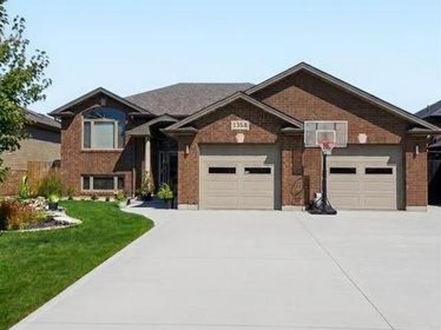 1358 Colonial Crossing, Lakeshore, ON, N8L 0S8 house for sale | Listing ID 26022 | Royal LePage