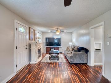 13506 Highway 463