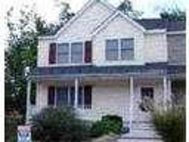 $1350 / 4br 2450ftÂ² Large, 4 bedroom, 2 1/2 baths, Upscale Townhome 4br