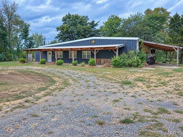 13515 Locust St, Dexter, MO 63841