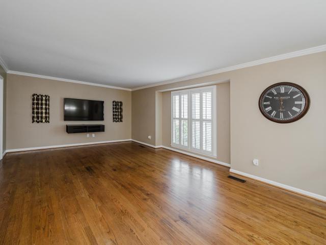 1351 Shades Run Circle