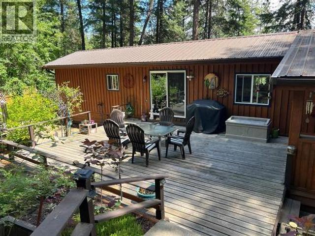 1352 Demster Road, Lee Creek, BC, V0E 1M4 house for sale | Listing ID 10392 | Royal LePage