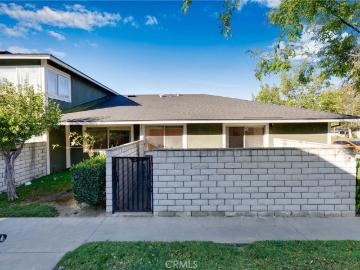 1352 E Fairgrove