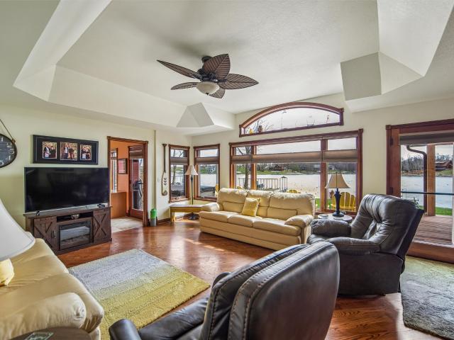 1352 Lakeview Drive