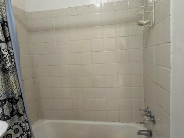 1352 W 60th
