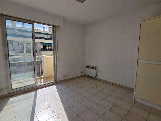 135 000 EUR OPPORTUNITÉ RARE À NICE QUARTIER LIBÉRATION