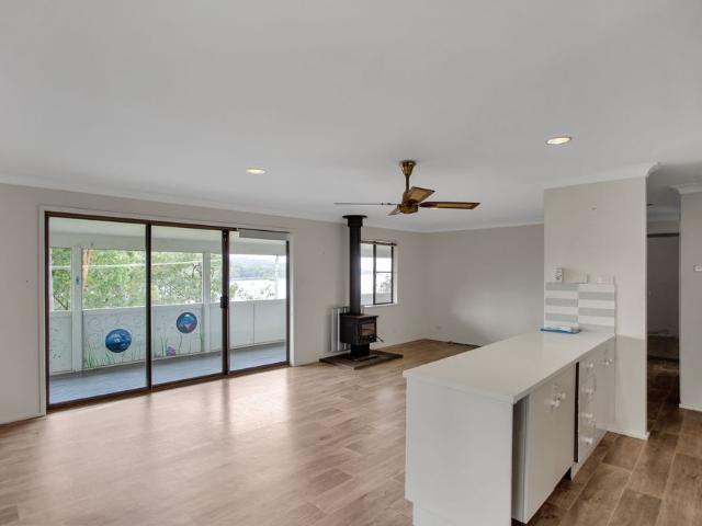 135 Cove Boulevard 2 Bedroom with downstairs granny flat