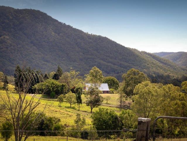 135 ACRES OF PRIVATE COUNTRY WITH PANORAMIC MOUNTAIN VIEWS NEIGHBOURING SAMFORD