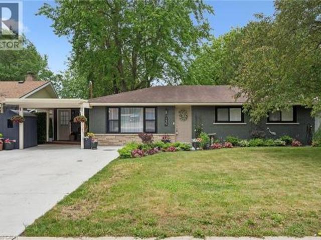 135 Bridge Street W, Waterloo, ON, N2K 1K8 house for sale | Listing ID 40863 | Royal LePage