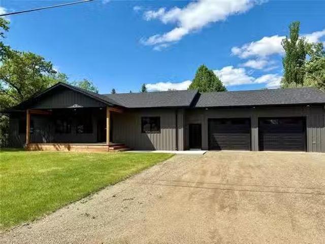 135 Daphne Avenue E, Souris, MB, R0K 2C0 house for sale Lis.