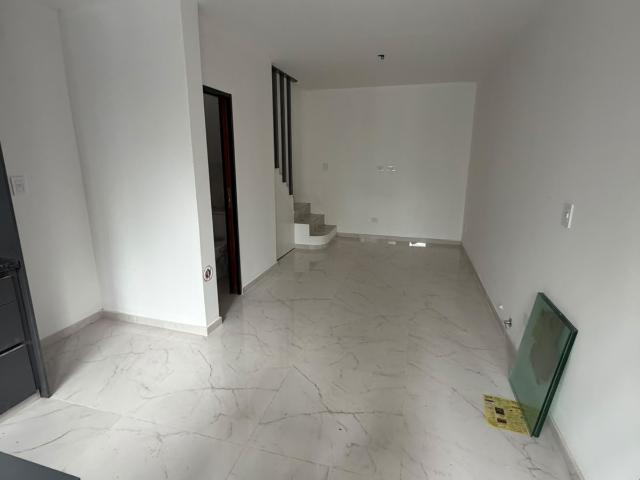 135 e/ 49 y 52 CASA DUPLEX EN ALQUILER EN SAN CARLOS