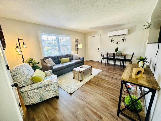 135 E Walnut Street