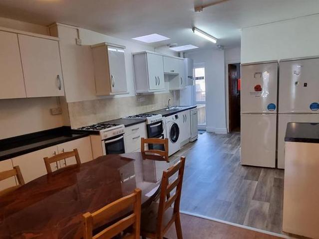 135 Hubert Road, Stirchley, B29 6ET, United Kingdom | 5 bed townhouse for rent #43786297 | Rentberry