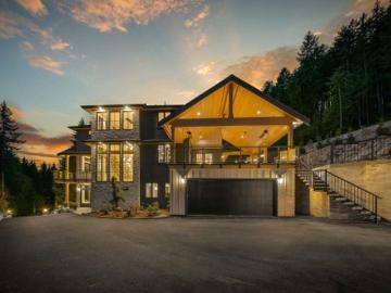 135 Oak Court, Anmore, BC, V3H 4W9 Luxury House for sale | Listing ID R3105 | Royal LePage Carriage Trade Luxury Properties